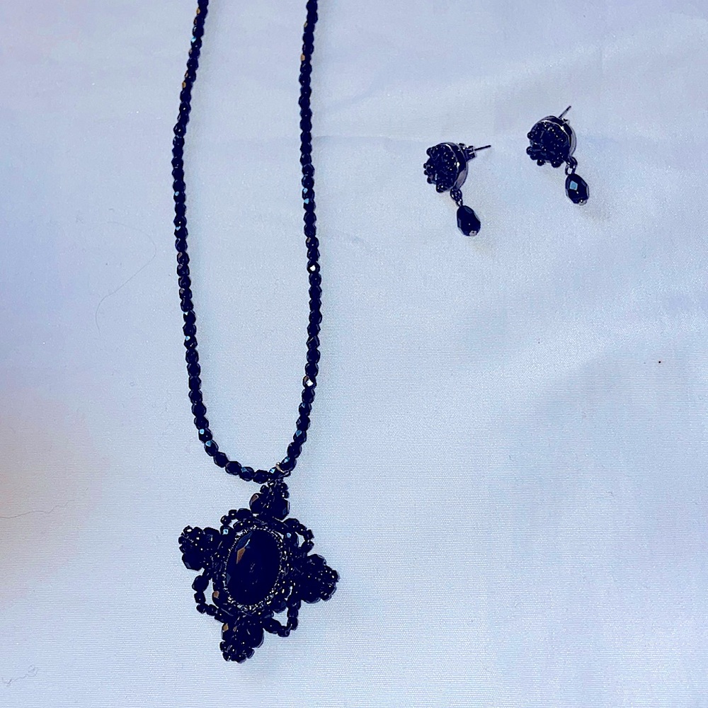 Lauren Conrad necklace & earrings. Black jet/faux onyx stones. Signed earrings.